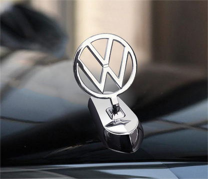 Logo na maskę samochodu z ozdobą