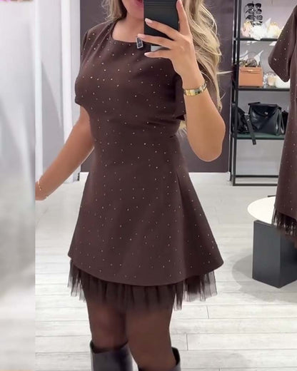 Elegancka, mieniąca się, siateczkowa sukienka patchworkowa