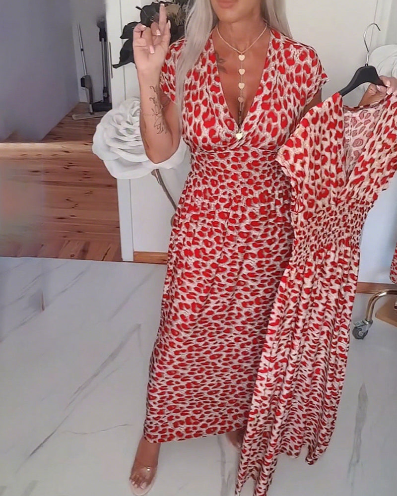 Elegancka sukienka z nadrukiem w panterkę i dekoltem w serek