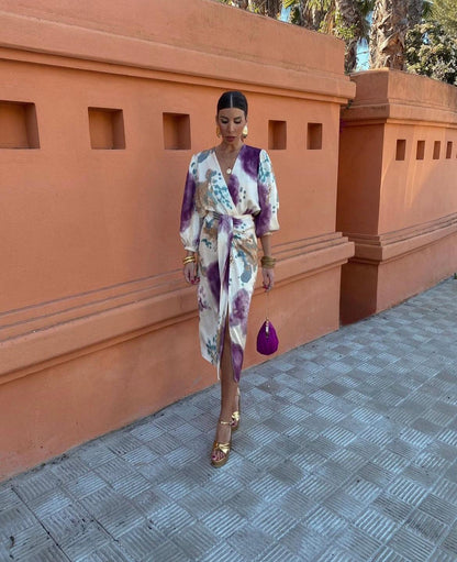 Elegancka fioletowa sukienka z dekoltem w serek💜