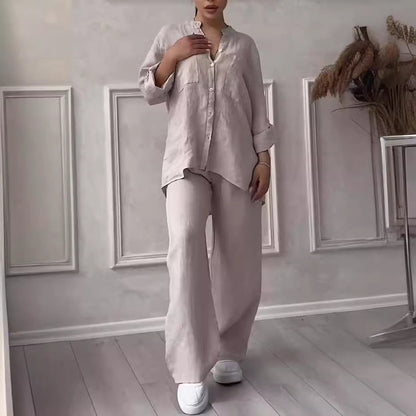 🌸Dwuczęściowy garnitur damski wykonany z bawełny i lnu. Koszule i spodnie zapinane na guziki.