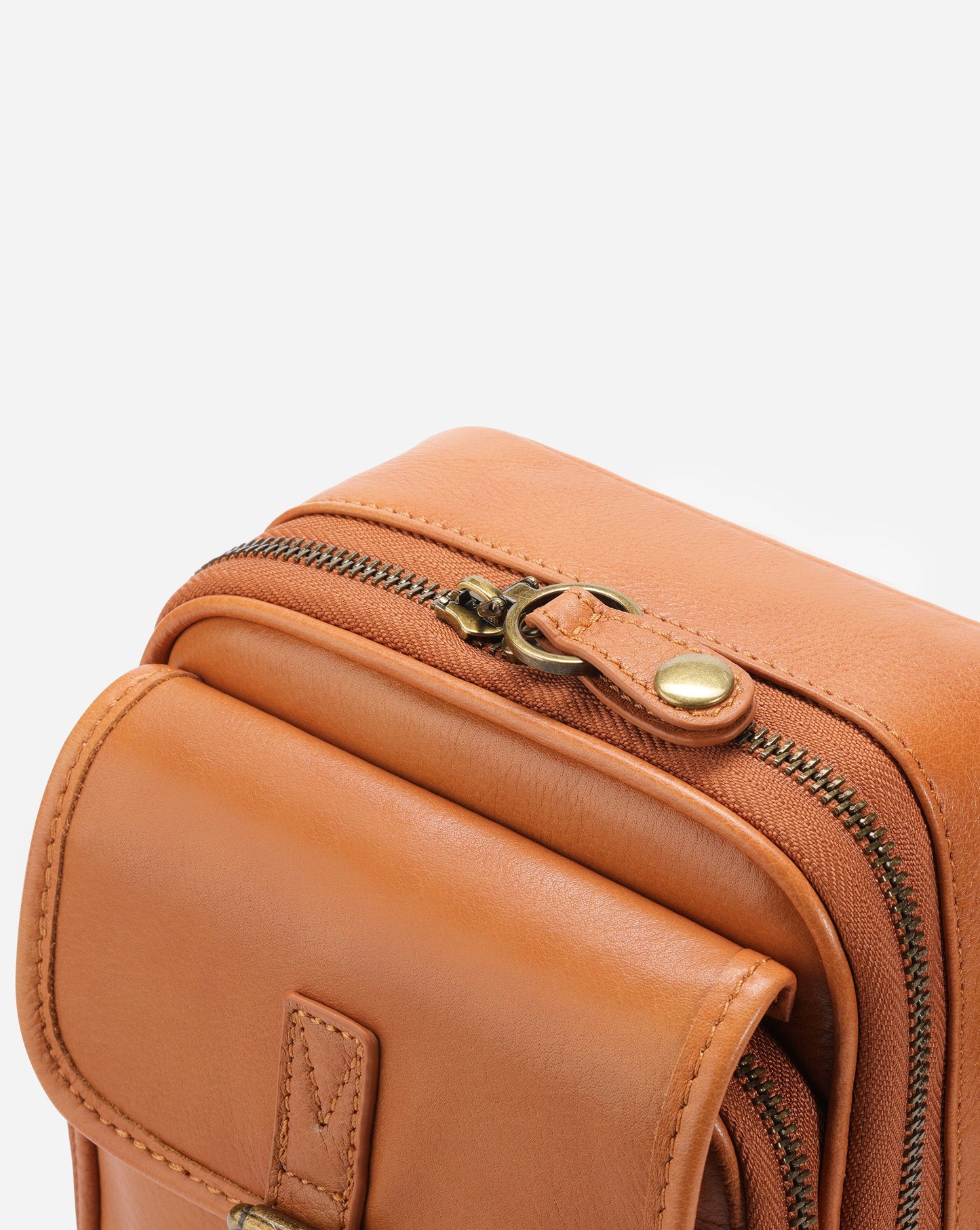 Mała torba typu crossbody Naya 2,0 l