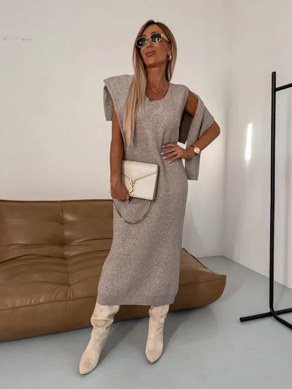 Elegancka i pewna siebie - Dzianinowa sukienka w komplecie