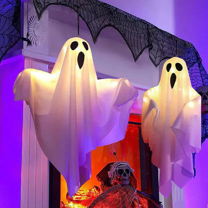 Wiszące rekwizyty horroru ze światłami na Halloween
