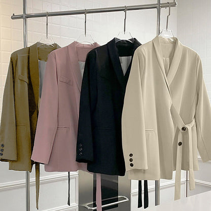 Dwuczęściowy komplet damski - marynarka z wiązaniem z przodu i spodnie z szerokimi nogawkami
